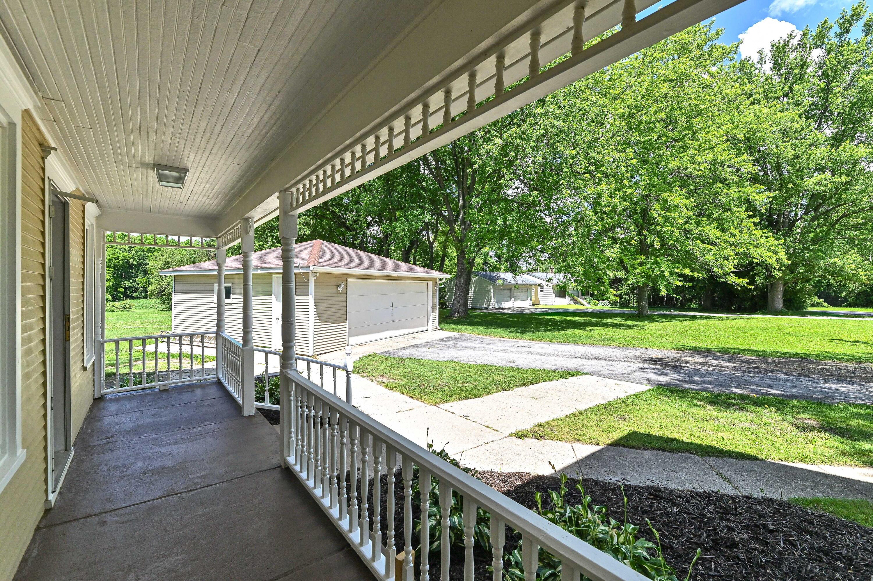 5824 Marsh Road Waterford, WI 53185 - Photo 41 of 50 Side Porch