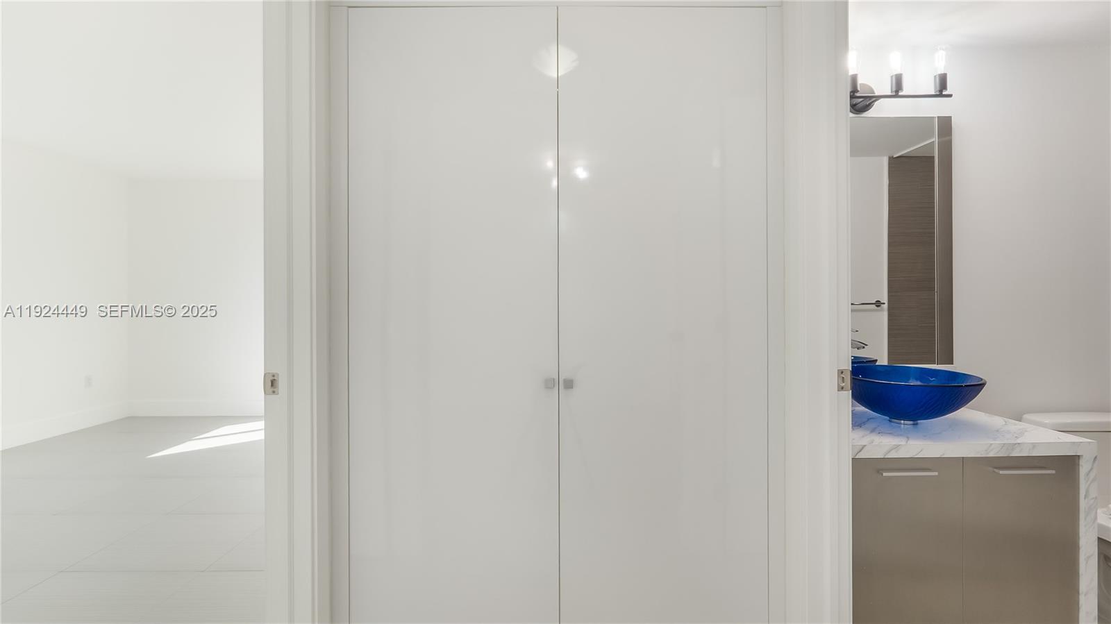 850 North Miami Avenue, Unit W1707 Miami, FL 33136 - Photo 13 of 35 a bathroom with a shower