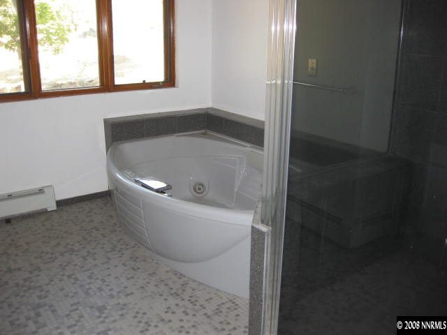 3355 Bacon Rind Road Reno, NV 89510 - Photo 5 of 9 a bathroom with a bathtub