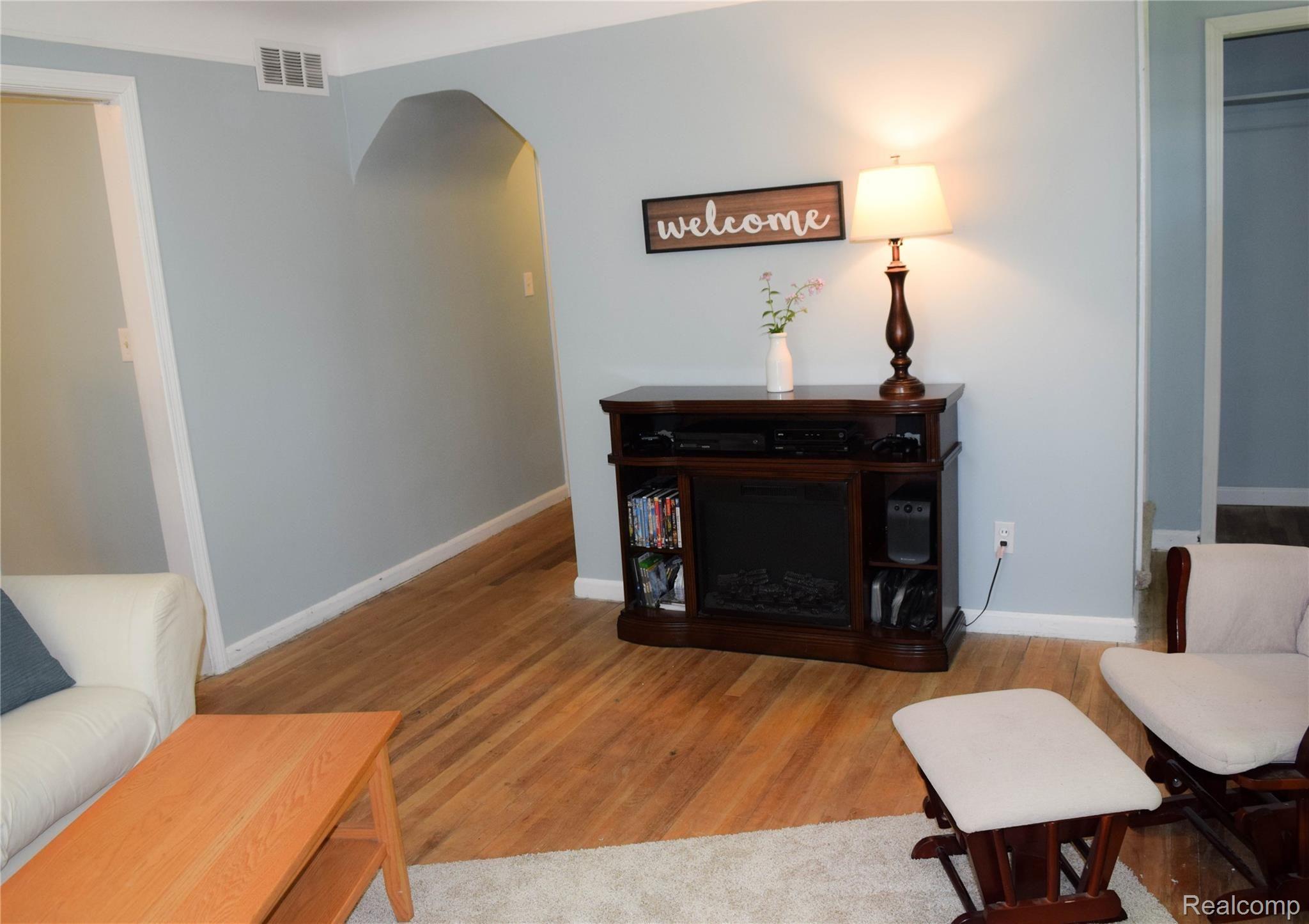 10362 Quirk Road Belleville, MI 48111 - Photo 9 of 53 DSC_0240.jpg
