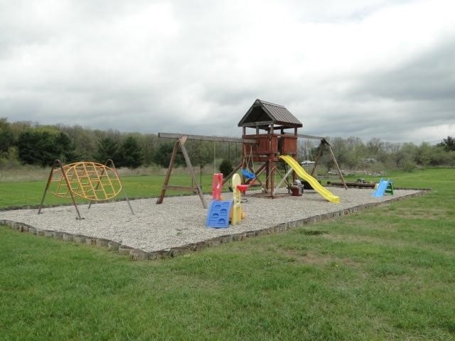 3068 West Cook Road Grand Blanc, MI 48439 - Photo 16 of 20 Play area
