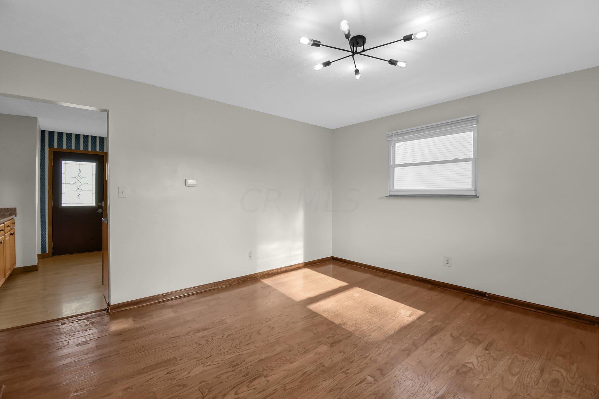 3890 Edendale Road Columbus, OH 43207 - Photo 6 of 22 Living Rm.