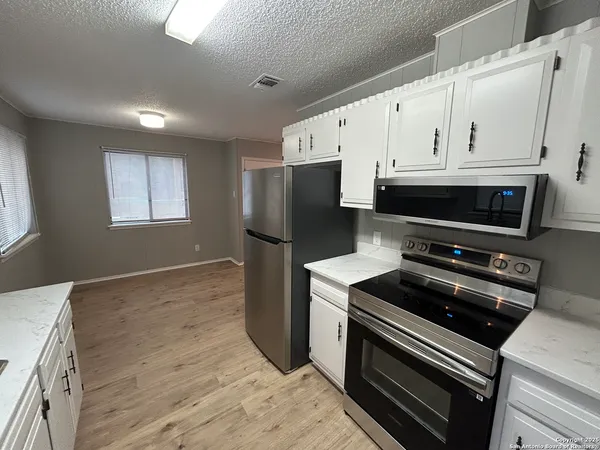 $1,250 | 206 Redbud Lane, Unit A, New Braunfels, TX 78130
