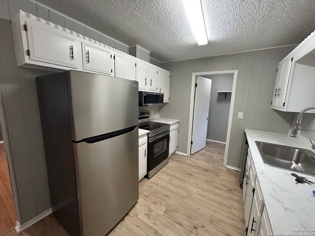 $1,299 | 206 Redbud Lane, Unit A, New Braunfels, TX 78130