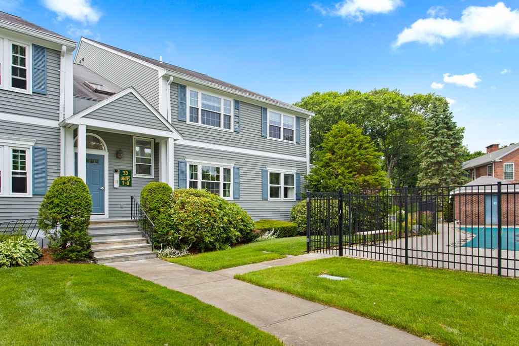 33 Washington Green, Unit 3 Walpole, MA 02032 - Photo 2 of 22