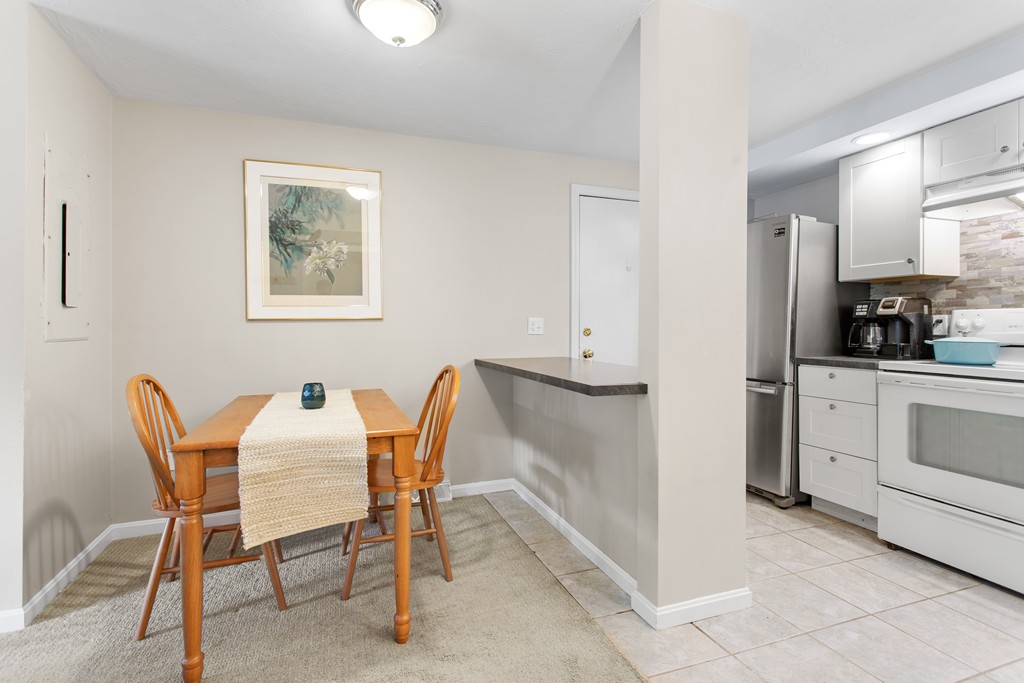 33 Washington Green, Unit 3 Walpole, MA 02032 - Photo 5 of 22