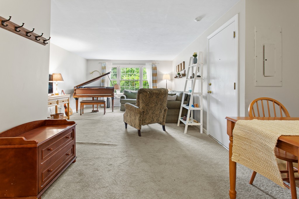 33 Washington Green, Unit 3 Walpole, MA 02032 - Photo 6 of 22