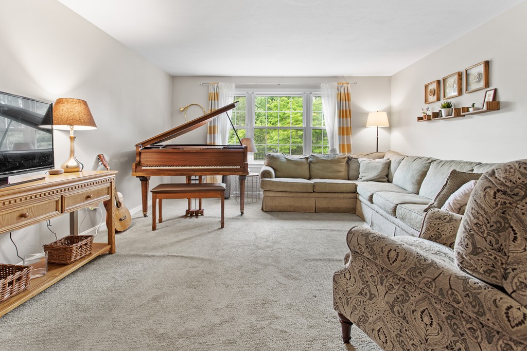 33 Washington Green, Unit 3 Walpole, MA 02032 - Photo 7 of 22