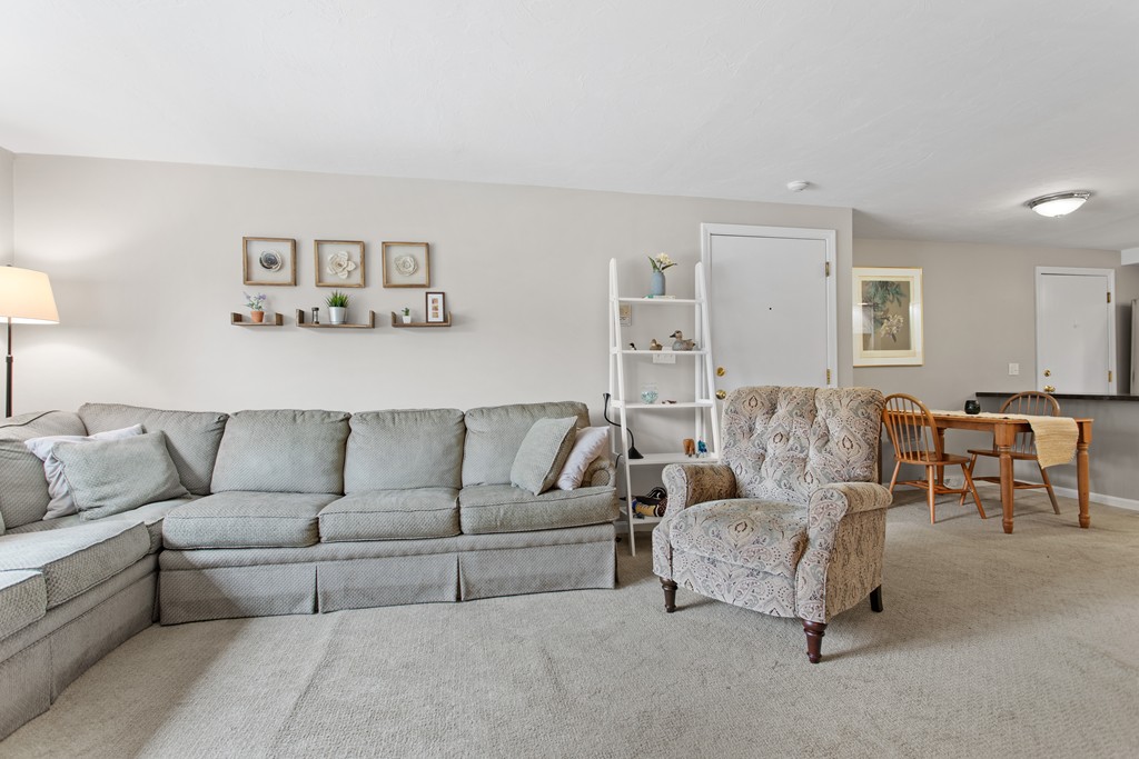33 Washington Green, Unit 3 Walpole, MA 02032 - Photo 9 of 22