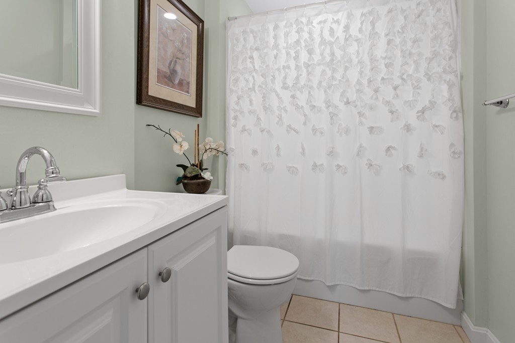 33 Washington Green, Unit 3 Walpole, MA 02032 - Photo 10 of 22