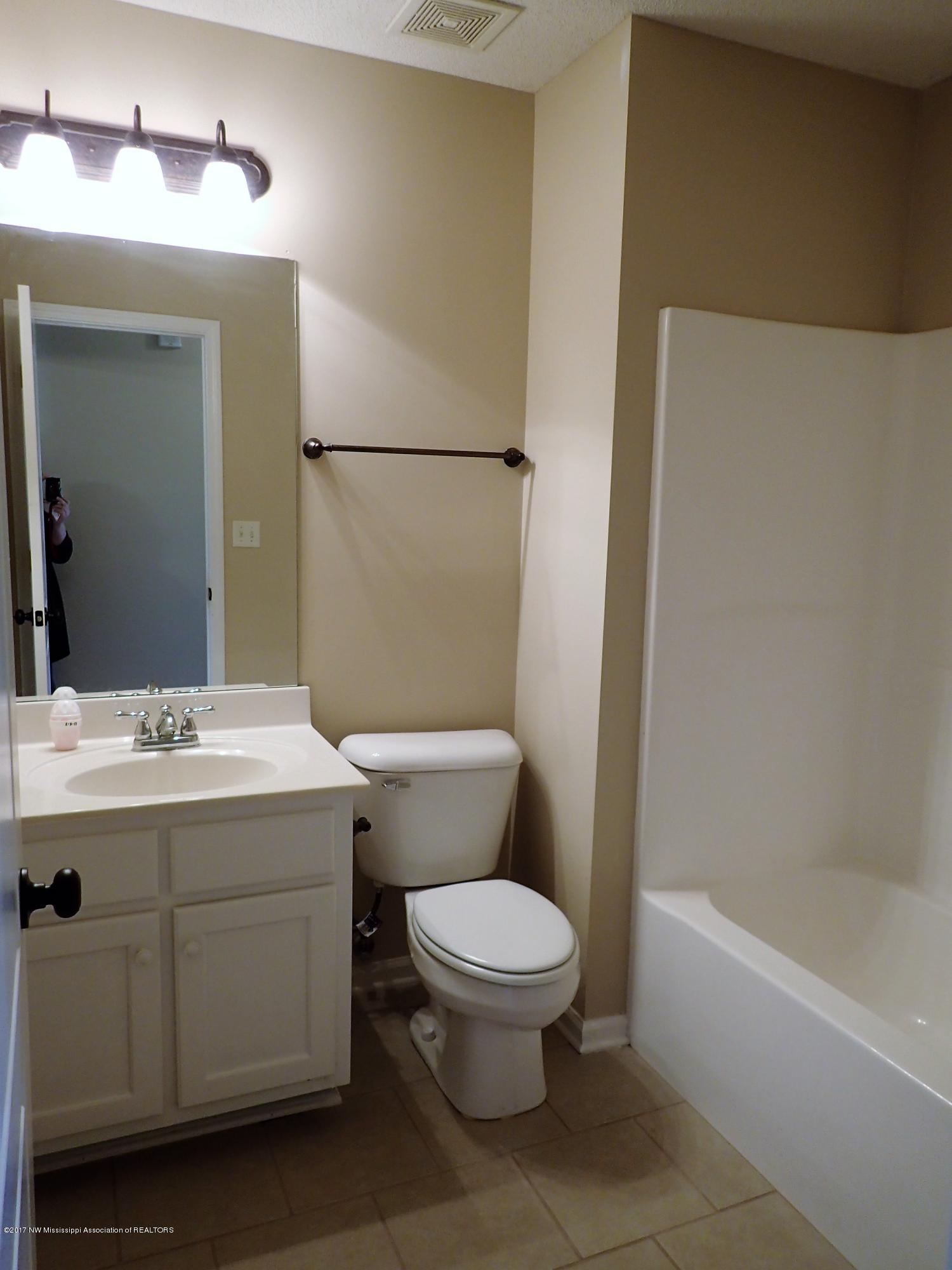 3122 Latimer Road Horn Lake, MS 38637 - Photo 18 of 26 hall bath