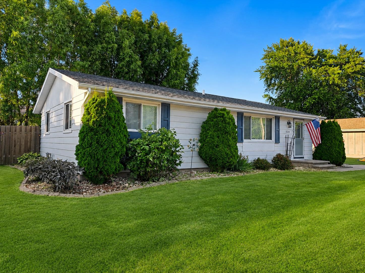 1124 Grove Street Menasha, WI 54952 - Photo 1 of 33