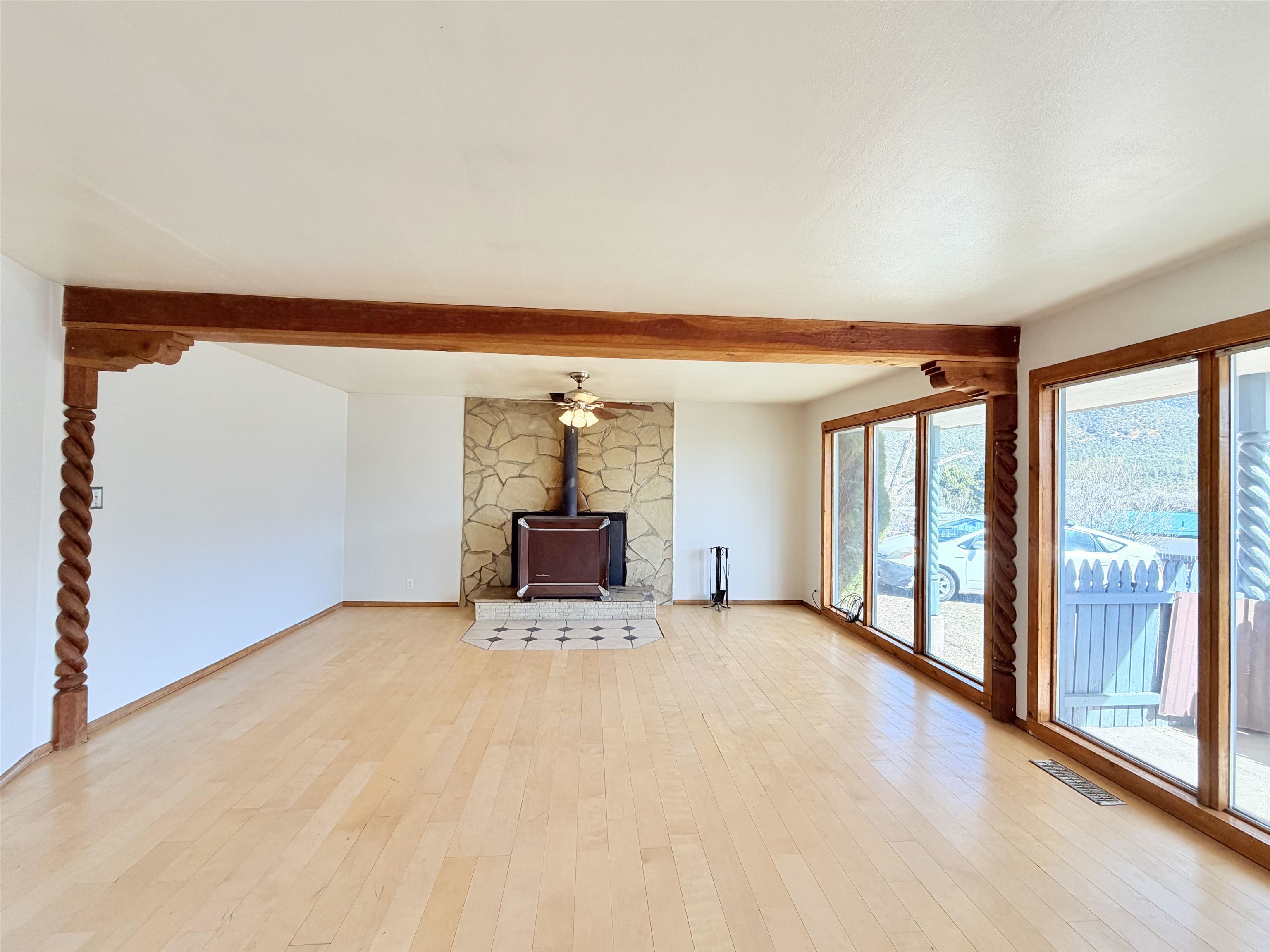 9 Castle Road Cerro, NM 87519 - Photo 10 of 35 Gallery Image 10
