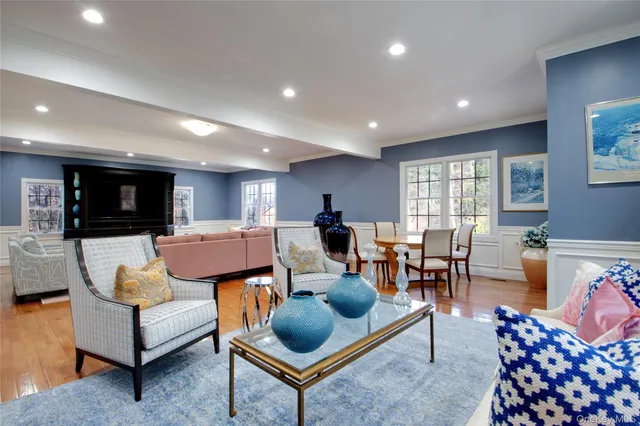 $2,899,000 | 50 Davis Lane, Roslyn, NY 11576