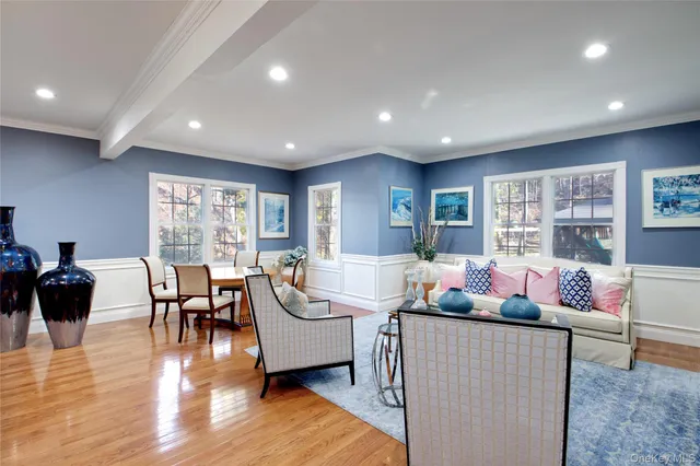 $2,899,000 | 50 Davis Lane, Roslyn, NY 11576