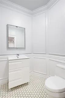 $2,899,000 | 50 Davis Lane, Roslyn, NY 11576