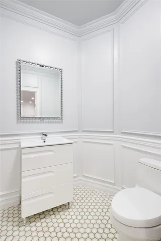 $2,899,000 | 50 Davis Lane, Roslyn, NY 11576