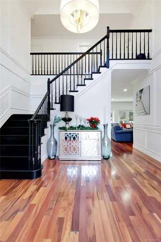 $2,899,000 | 50 Davis Lane, Roslyn, NY 11576