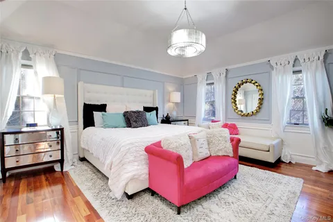 $2,899,000 | 50 Davis Lane, Roslyn, NY 11576