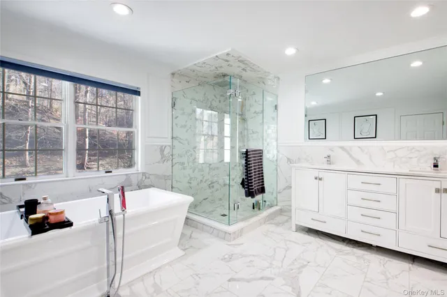 $2,899,000 | 50 Davis Lane, Roslyn, NY 11576