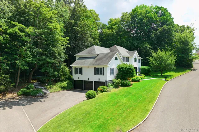 $2,899,000 | 50 Davis Lane, Roslyn, NY 11576
