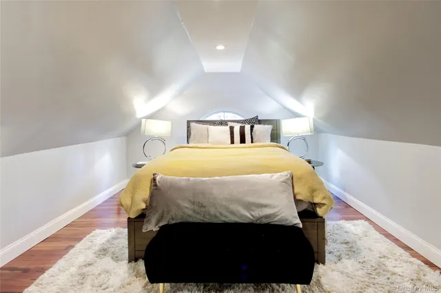 $2,899,000 | 50 Davis Lane, Roslyn, NY 11576