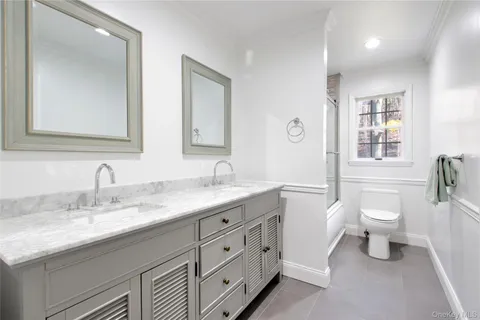 $2,899,000 | 50 Davis Lane, Roslyn, NY 11576