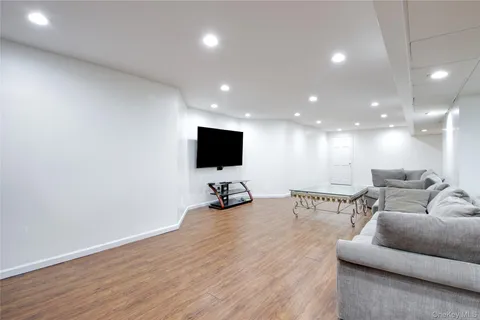 $2,899,000 | 50 Davis Lane, Roslyn, NY 11576