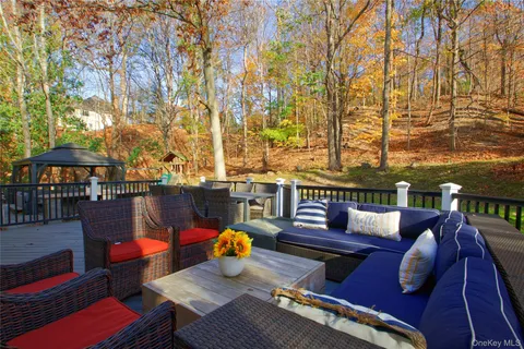 $2,899,000 | 50 Davis Lane, Roslyn, NY 11576