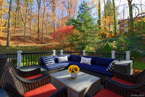 $2,899,000 | 50 Davis Lane, Roslyn, NY 11576