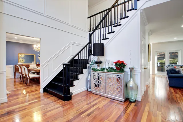 $2,899,000 | 50 Davis Lane, Roslyn, NY 11576