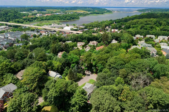 $2,899,000 | 50 Davis Lane, Roslyn, NY 11576