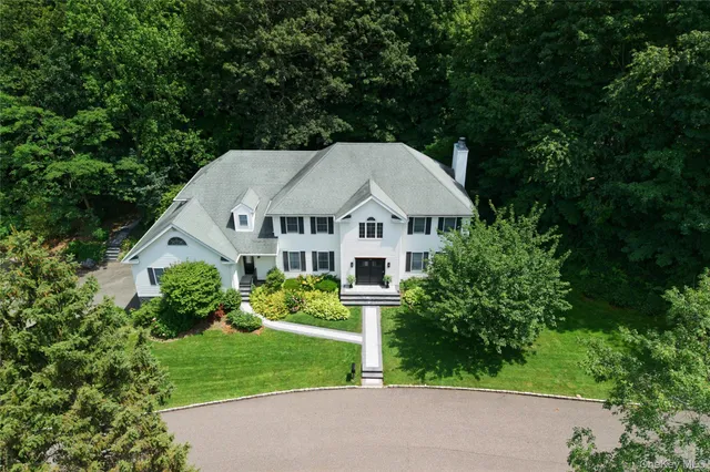 $2,899,000 | 50 Davis Lane, Roslyn, NY 11576