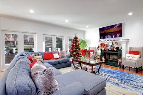 $2,899,000 | 50 Davis Lane, Roslyn, NY 11576