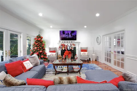 $2,899,000 | 50 Davis Lane, Roslyn, NY 11576