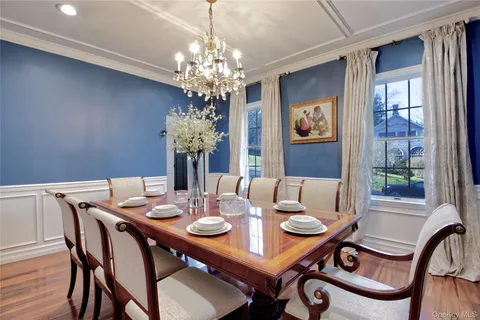 $2,699,000 | 50 Davis Lane, Roslyn, NY 11576