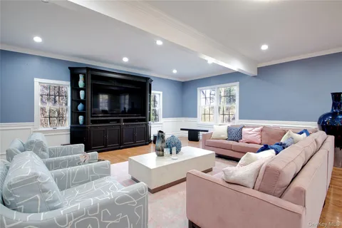 $2,699,000 | 50 Davis Lane, Roslyn, NY 11576