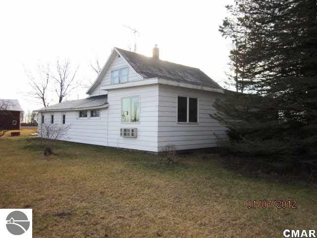 4061 Southwest County Line Road Sumner, MI 48889 - Photo 18 of 20 1771389-17.JPG
