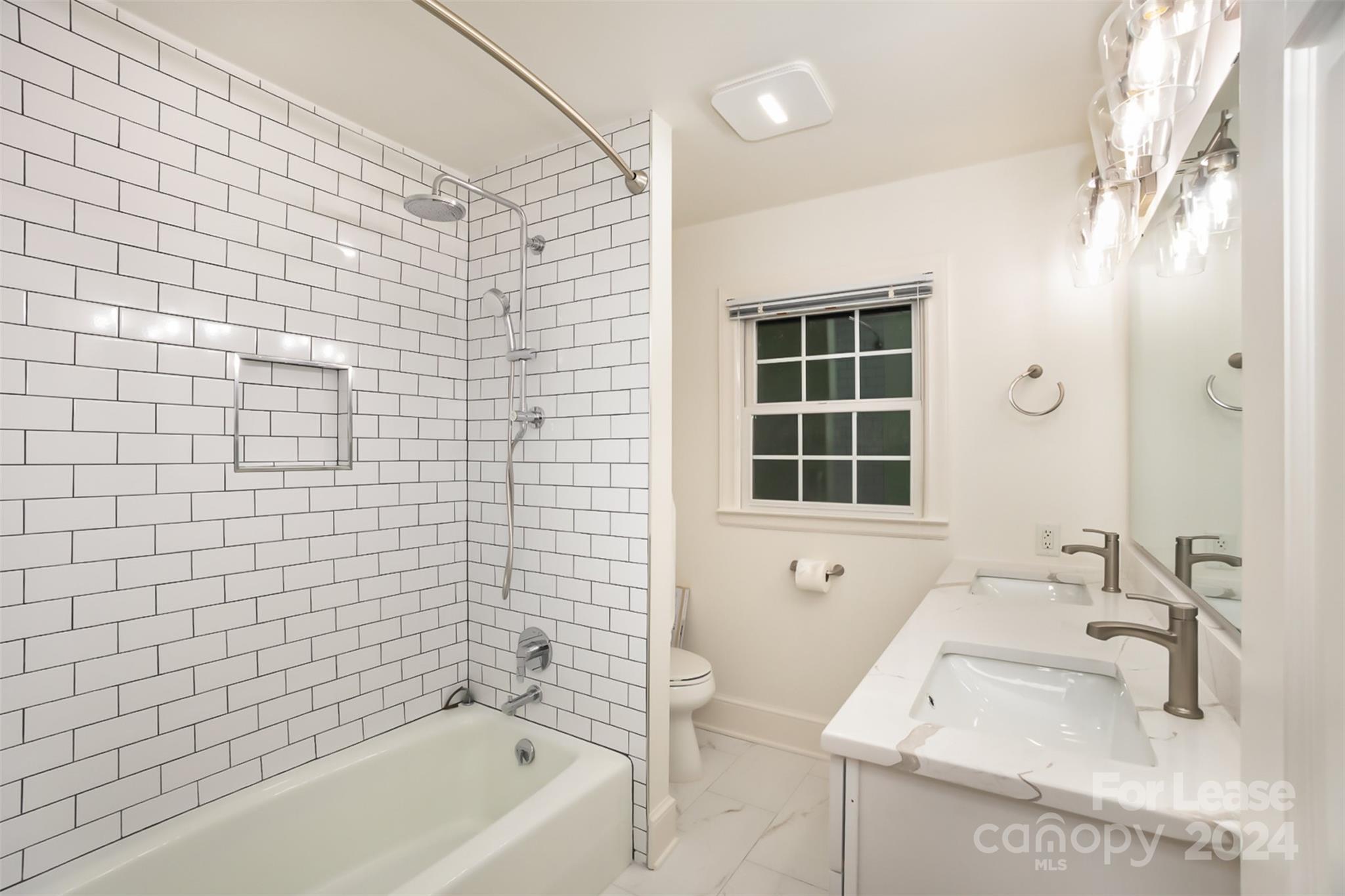 926 Shady Bluff Drive Charlotte, NC 28211 - Photo 35 of 44 a bathroom with a sink a bathtub and window