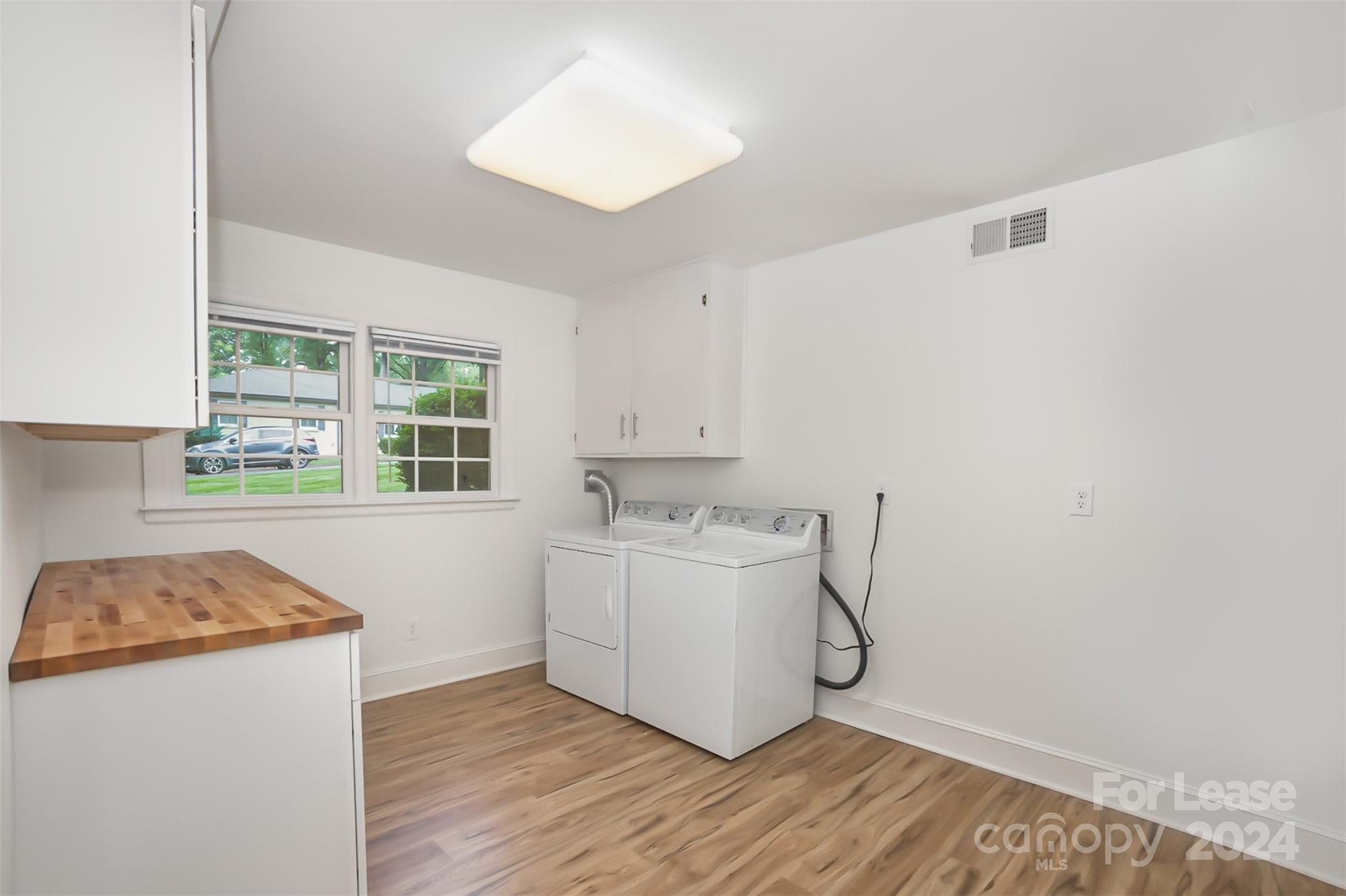 926 Shady Bluff Drive Charlotte, NC 28211 - Photo 38 of 44 a bathroom with a sink and mirror
