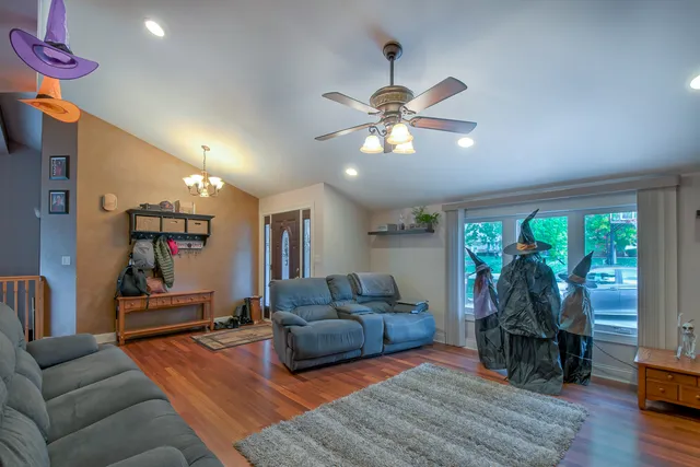 $459,900 | 1605 South Regan Road, New Lenox, IL 60451