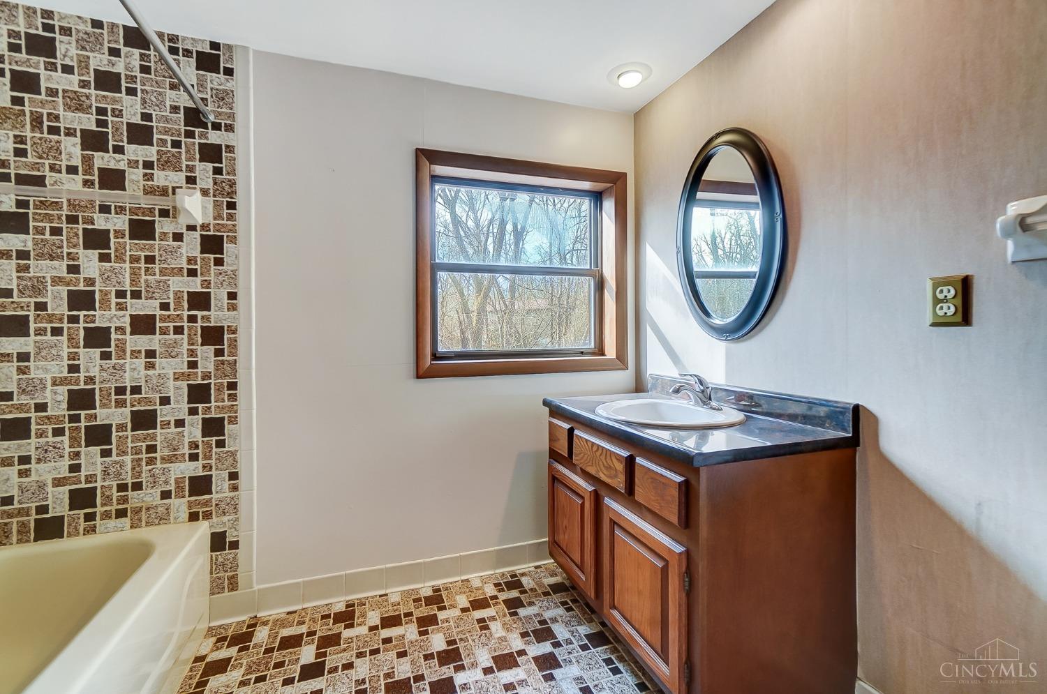 2923 Kleeman Road Cincinnati, OH 45211 - Photo 27 of 36