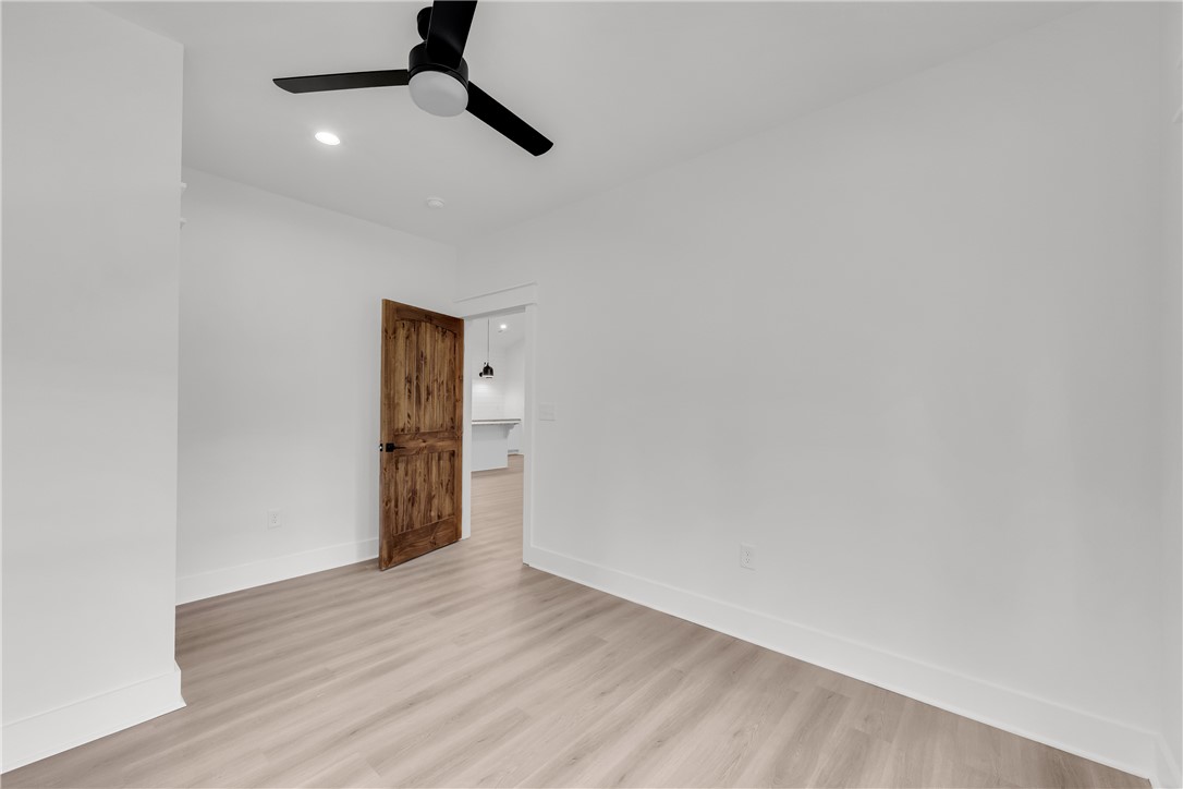 659 White Oak Farms Road Tamassee, SC 29686 - Photo 30 of 50 Smooth plaster walls and light oak-toned flooring define this versatile interior space.