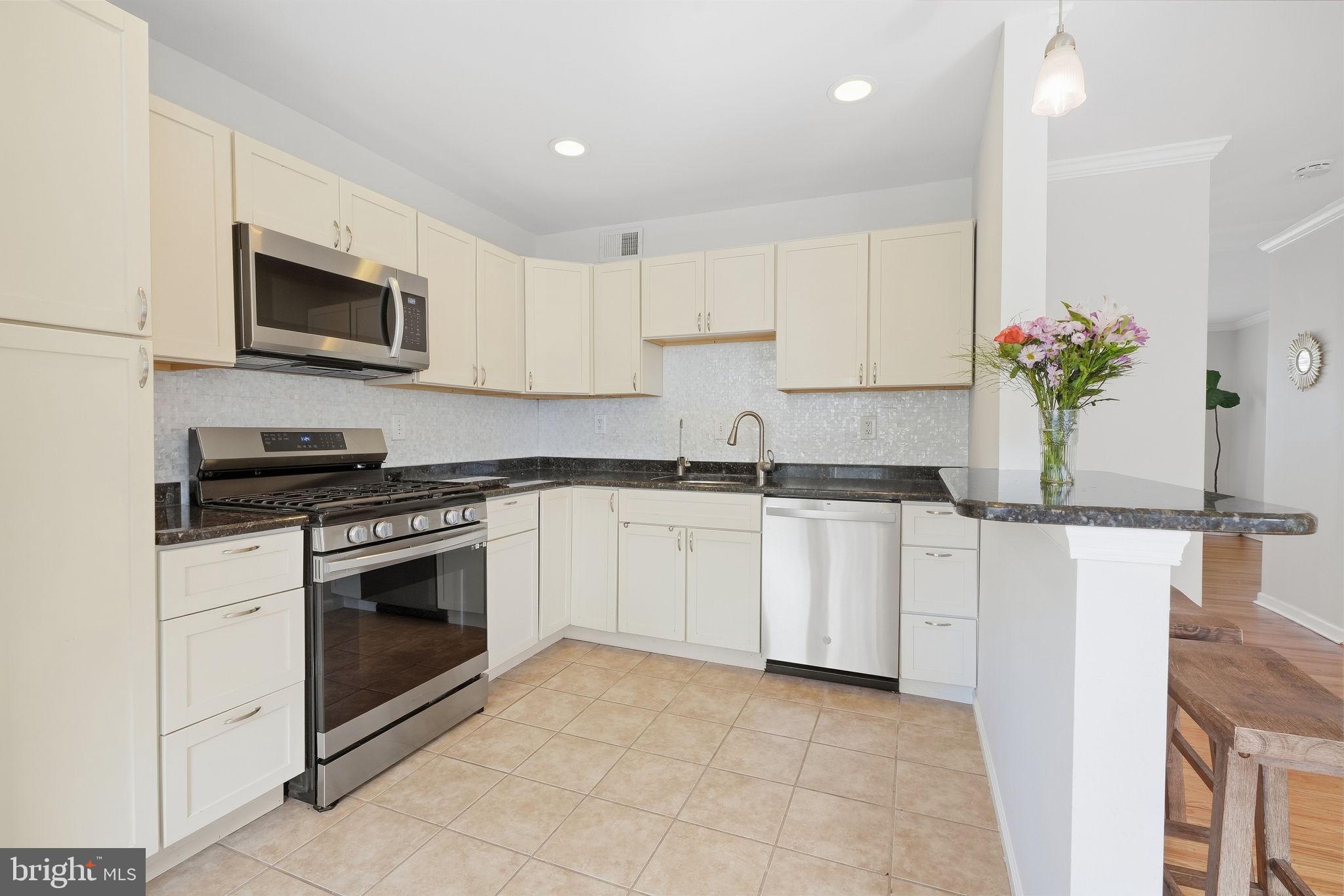 11753 Brandon Road Philadelphia, PA 19154 - Photo 4 of 36 Gallery Image 4