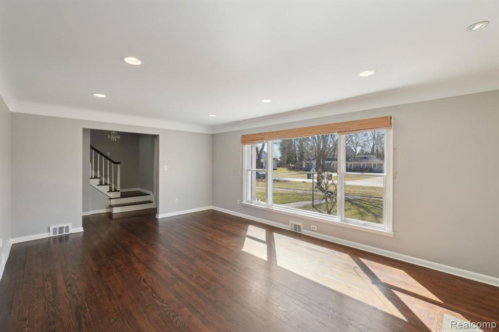 18122 Riverside Drive Beverly Hills, MI 48025 - Photo 6 of 41
