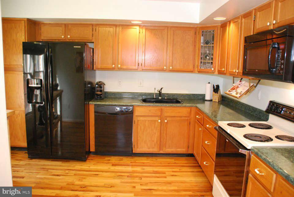 9311 Ispahan Loop Laurel, MD 20708 - Photo 3 of 24 Kitchen