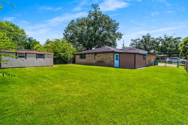 $240,000 | 108 West Viser Street, Madisonville, TX 77864