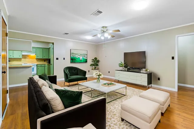 $240,000 | 108 West Viser Street, Madisonville, TX 77864