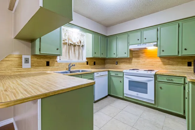 $240,000 | 108 West Viser Street, Madisonville, TX 77864