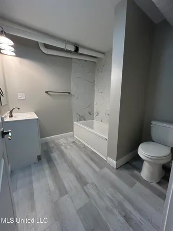 $1,300 | 902 Howard Avenue, Unit 6, Biloxi, MS 39530